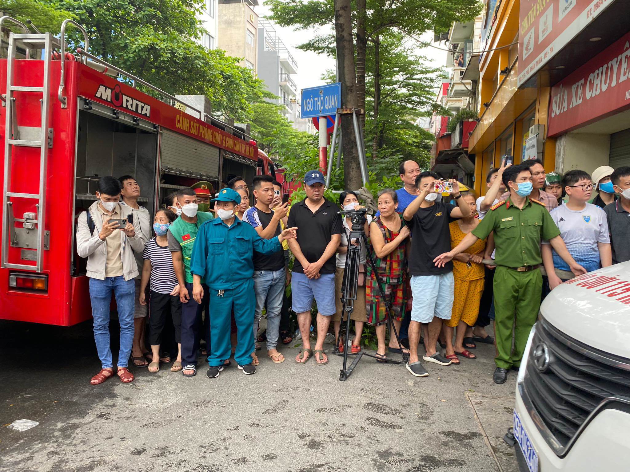 Vụ cháy 3 người tử vong ở Hà Nội: Nhiều cảnh sát bị thương trong lúc dập lửa - 6