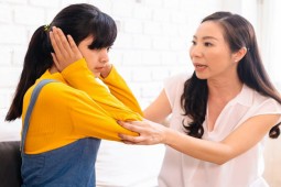 Làm sao để con cái tuổi dậy thì chịu lắng nghe cha mẹ?