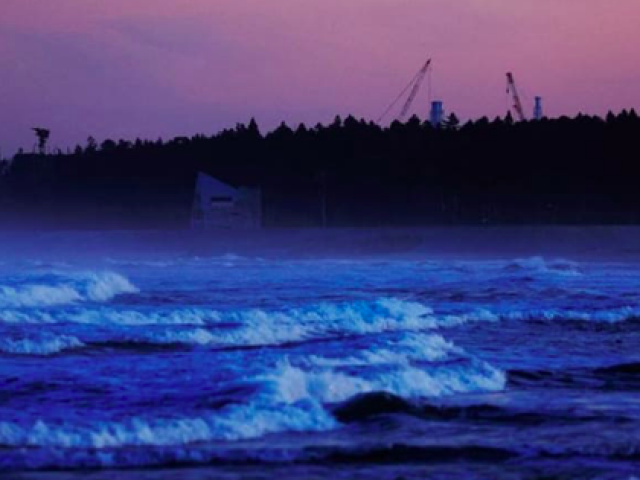 日本、数百万トンの放射性水を海洋放出する日を設定