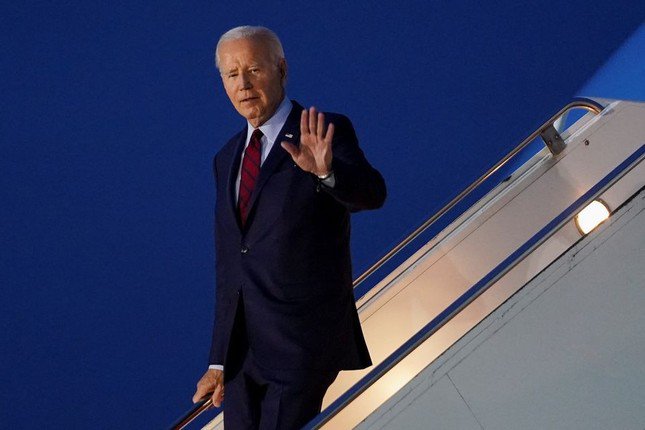 Tổng thống Biden đến Anh, bắt đầu chuyến công du đáng chú ý - 1