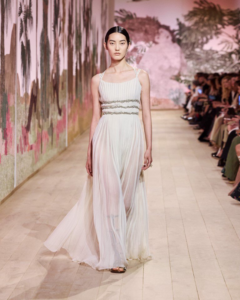 Xu hướng tóc lộng lẫy từ sàn diễn Haute Couture Thu Đông 2023 - 2