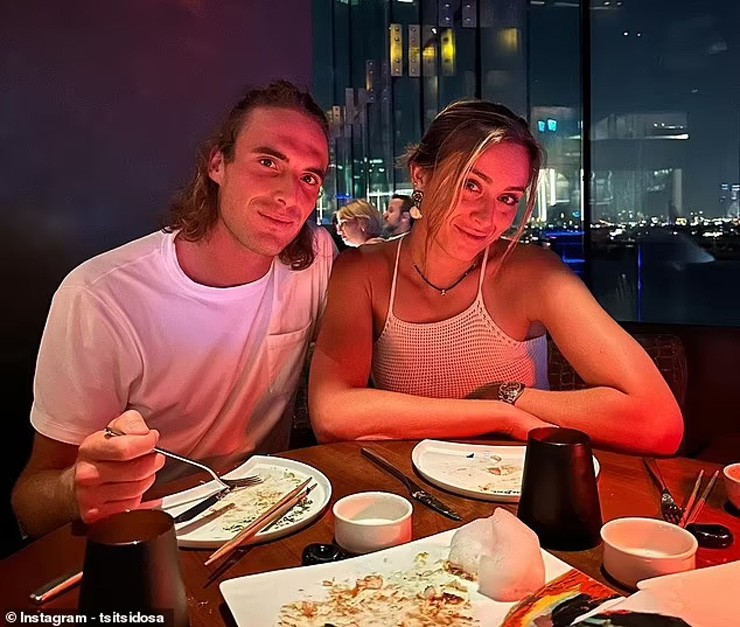 &#34;Sharapova Tây Ban Nha&#34; kể chuyện &#34;đỏ mặt&#34; với Tsitsipas - 2