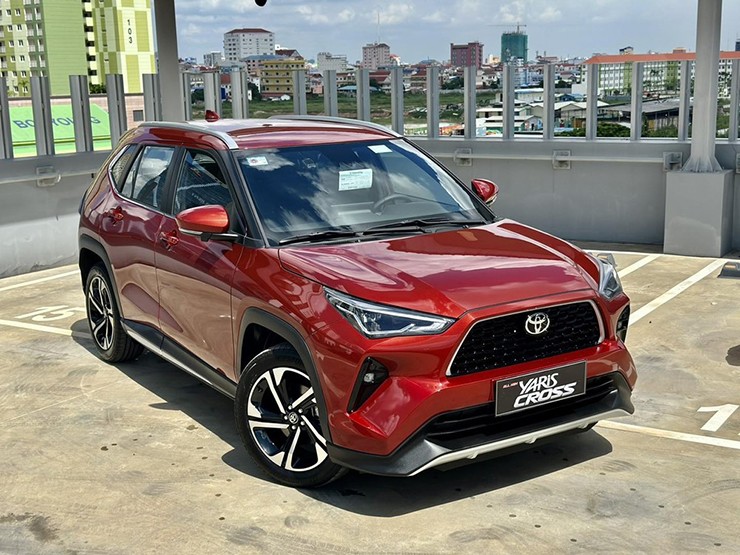 Toyota Yaris Cross 2023 có mặt tại đại lý, giá bán cao, bị cắt trang bị - 2