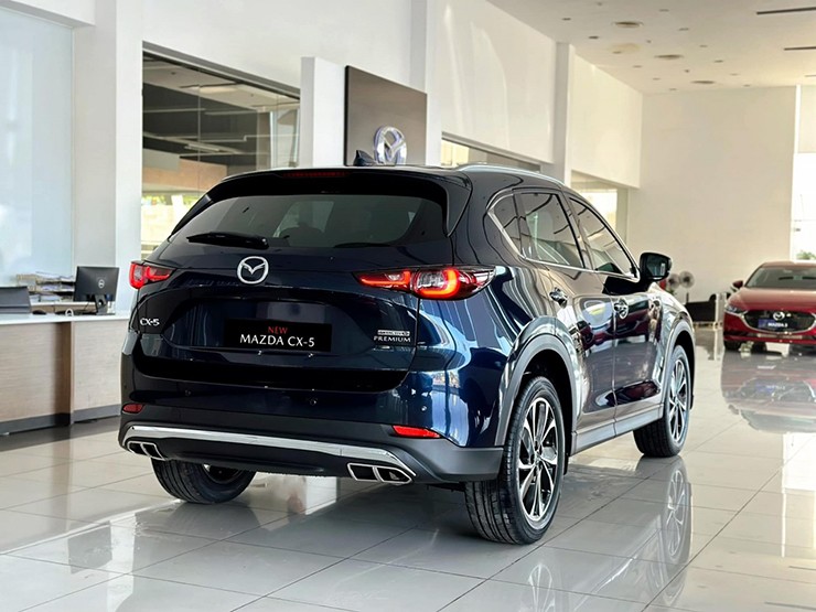 Ảnh thực tế Mazda CX-5 2023 tại đại lý Việt Nam - 6