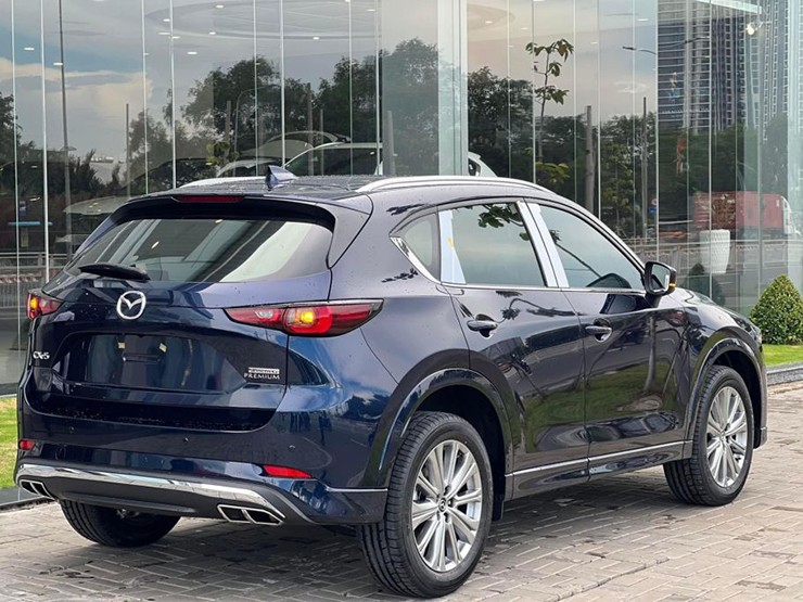 Ảnh thực tế Mazda CX-5 2023 tại đại lý Việt Nam - 14