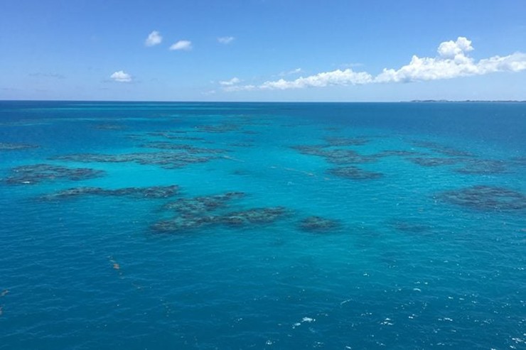 Tam giác quỷ Bermuda: Mặc dù khu vực này được biết đến với những vụ mất tích không rõ nguyên nhân của tàu và máy bay, nhưng thực sự không hề có bằng chứng nào cho thấy có hiện tượng siêu nhiên nào đang diễn ra. Tuy nhiên, Cơ quan Quản lý Khí quyển và Đại dương Quốc gia (NOAA) thừa nhận có thể có những lý do khoa học cho những vụ mất tích, chẳng hạn như khả năng xảy ra bão, thời tiết thay đổi nhanh chóng do dòng chảy … khiến việc tìm kiếm trở nên khó khăn, nhưng tất cả đều vẫn chưa thật sự chính xác.
