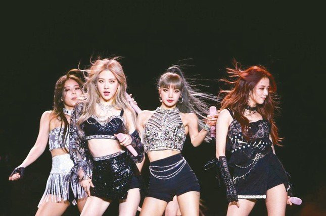 Tình trạng bán tháo vé BlackPink: Cứ 21 người bán mới có 1 người mua - 1