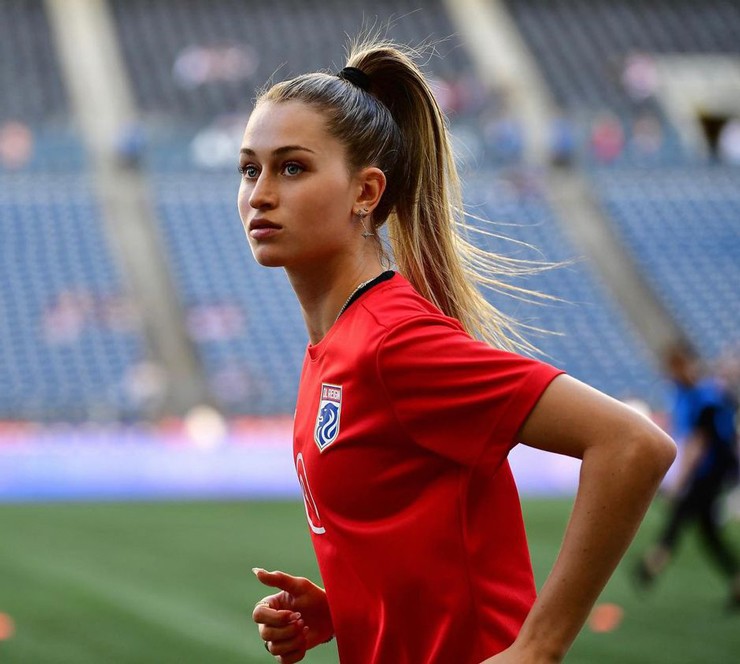 4. Jordyn Huitema của ĐT nữ Canada cũng là một đại mỹ nhân tại World Cup 2023.
