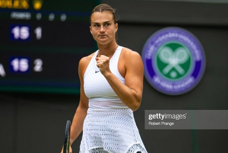 Tennis Wimbledon ngày 10: Sabalenka dễ dàng đi tiếp, Rybakina thua đau