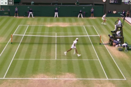 Medvedev - Alcaraz có cú trái tay đỉnh cao, "Khổng lồ" 2m01 bất lực ở tứ kết Wimbledon
