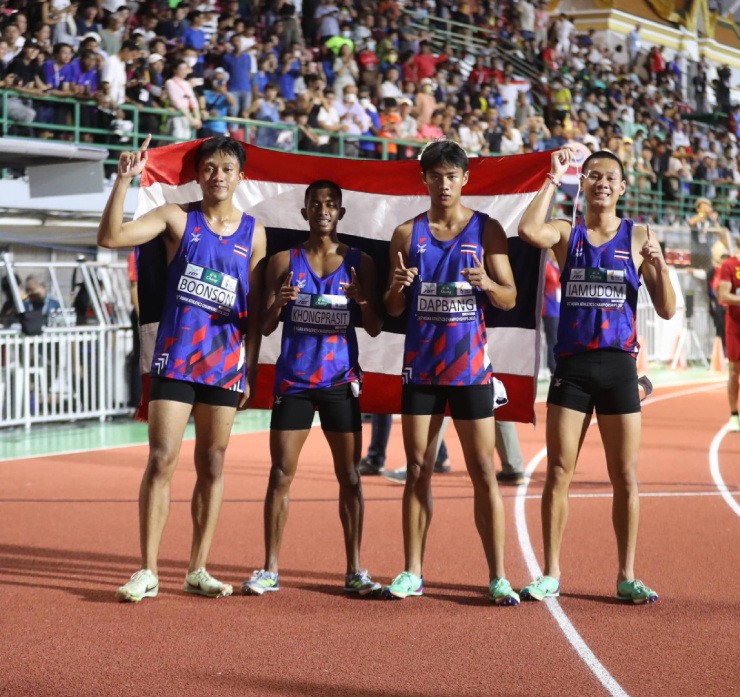 4 thành viên mang về tấm HCV 4x100m nam cho Thái Lan