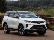 Tin tức ô tô - Giá xe Toyota Fortuner lăn bánh tháng 7/2023, giảm 50% lệ phí trước bạ