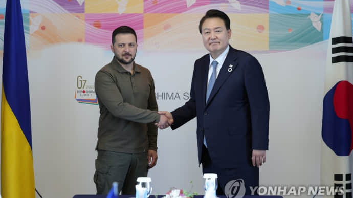 Ông Zelensky gặp Tổng thống Hàn Quốc Yoon Suk Yeol vào tháng 5/2023.