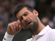 Thể thao - Djokovic giả vờ khóc khi &quot;làm khổ&quot; Sinner, bị trọng tài làm khó