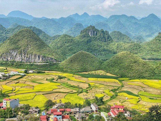 Núi đôi Quản Bạ Hà Giang (Ảnh: ST)