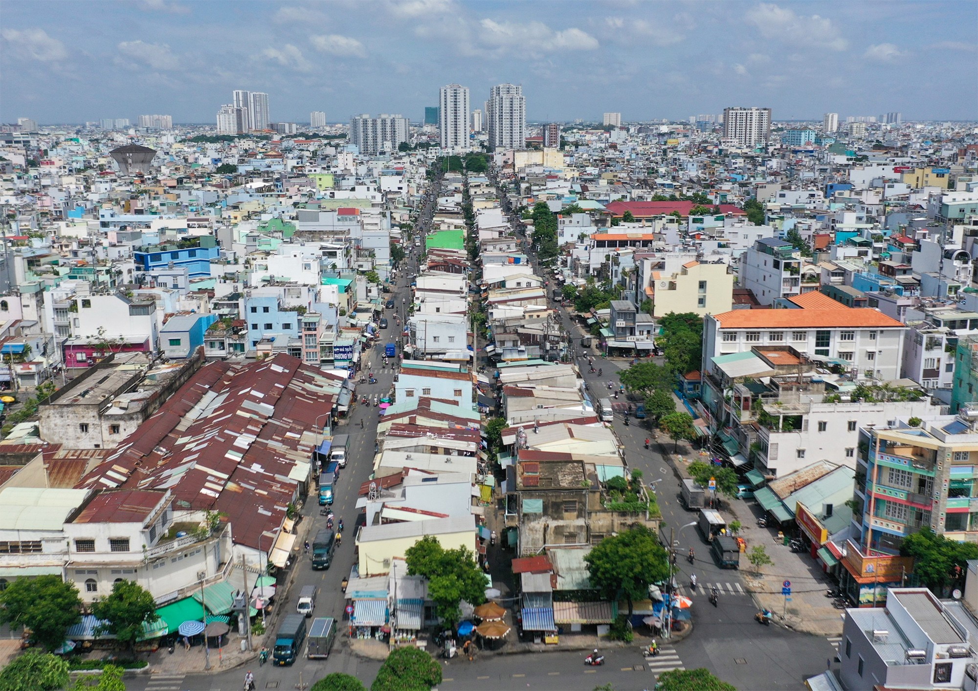 Giai đoạn 3 của dự án,&nbsp;2 dãy nhà từ đường Minh Phụng đến Phạm Đình Hổ dài khoảng 700m chưa được giải toả để triển khai. Giai đoạn này có 391 hộ bị giải toả đến nay chưa thực hiện. Dòng kênh bị lấp 23 năm trước sau gần 8 năm cải tạo vẫn chưa có ngày hoàn thành “hồi sinh” toàn bộ.