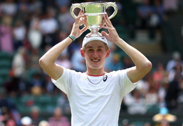 Henry Searle trở thành niềm tự hào của tennis Anh quốc nhờ chức vô địch Wimbledon trẻ