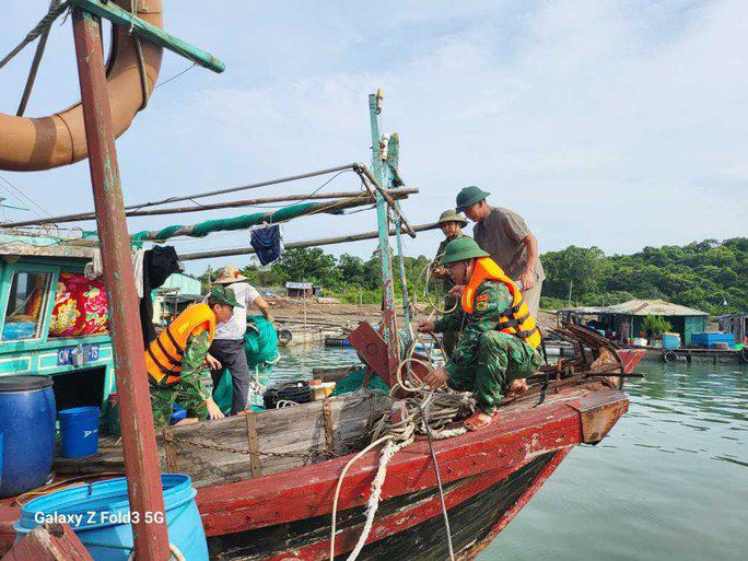 Quảng Ninh dự kiến sẽ cấm biển trong hôm nay (17/7). (Ảnh Tr.Đức/NLĐ)