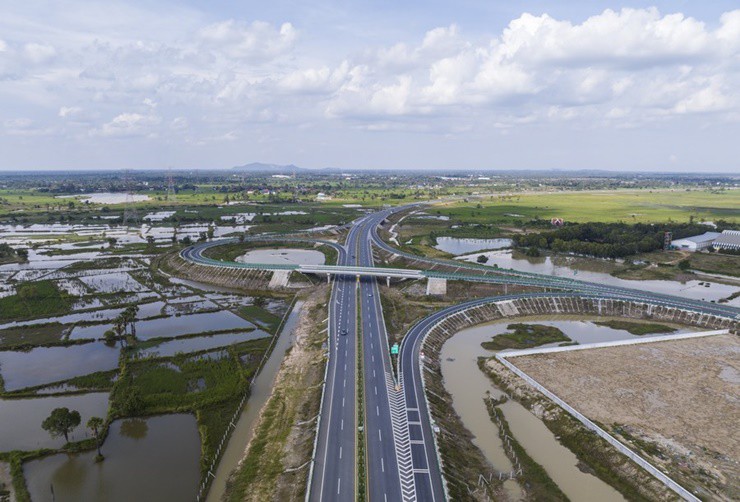 Tốc độ tối đa của tuyến đường cao tốc&nbsp;Phnom Penh - Sihanoukville là 120 km/h.
