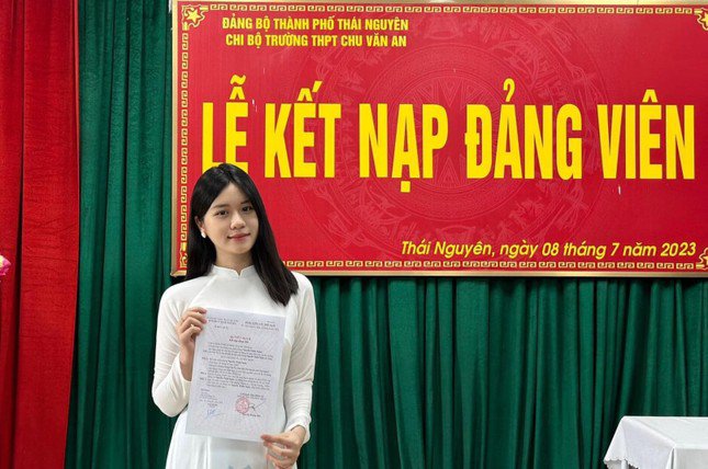 Gương mặt trẻ Việt Nam triển vọng - kiện tướng cờ vua được kết nạp Đảng ở tuổi 18 - 1