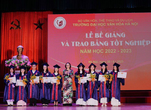 Nữ sinh đạt học bổng xuất sắc 4 năm trở thành Tân thủ khoa trường Đại học Văn hóa Hà Nội - 1