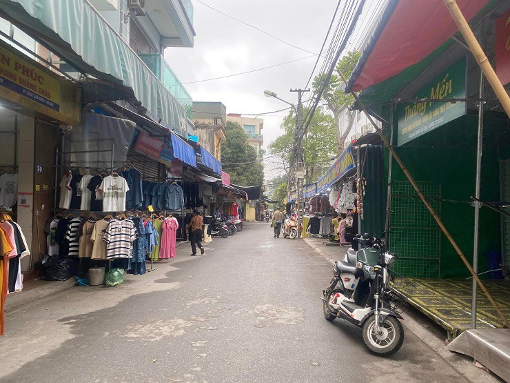 Giá thuê kiot ở chợ ngoại thành Hà Nội đắt “bỏng tay” lên tới 800 triệu/năm, hở ra là hết - 2