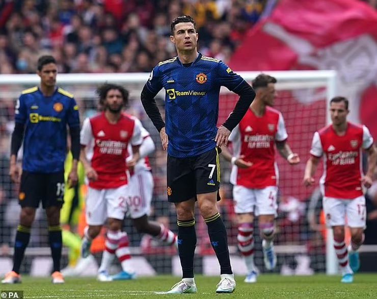 Thật khó để trách Ronaldo trong sự lụn bại của MU