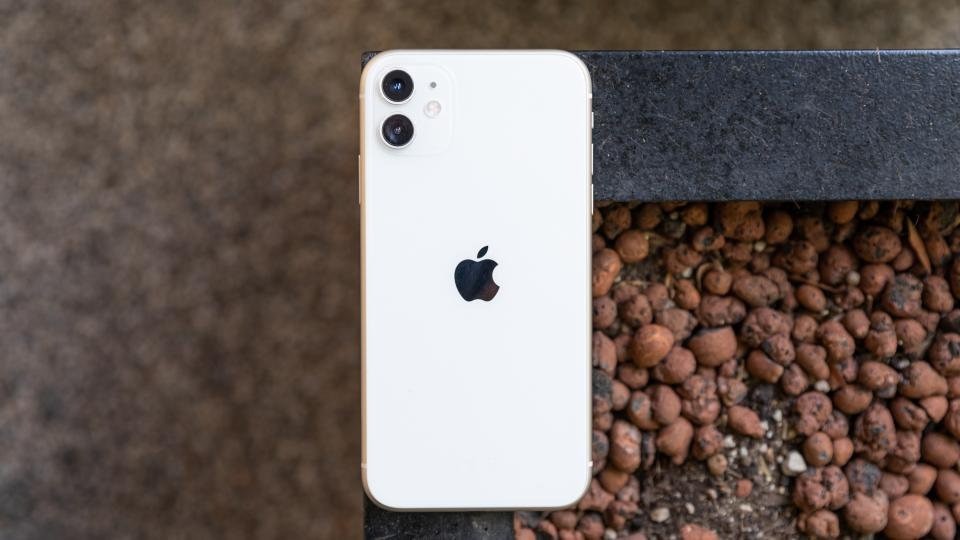 iPhone 11 sau 4 năm có còn đáng mua? - 1