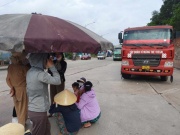 Tin tức trong ngày - Vì sao người dân tập trung chặn xe vào cảng biển quốc tế ở Nghệ An?