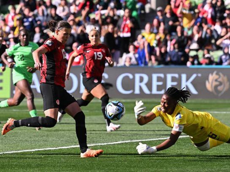 World Cup nữ nóng rực: Penalty hỏng ăn, các pha phản lưới & thẻ đỏ - 1