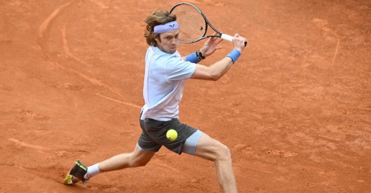 Rublev thắng dễ Zverev ở&nbsp;Swedish Open