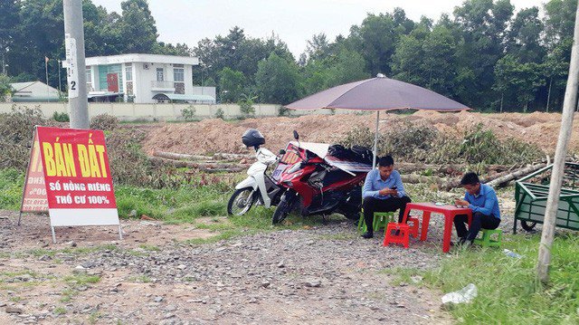 Thời gian qua, môi giới bất động sản chìm trong khó khăn, túng thiếu và thất nghiệp nên dẫn đầu trong nhóm nghề đi tìm việc làm nhiều nhất. (Ảnh minh họa)