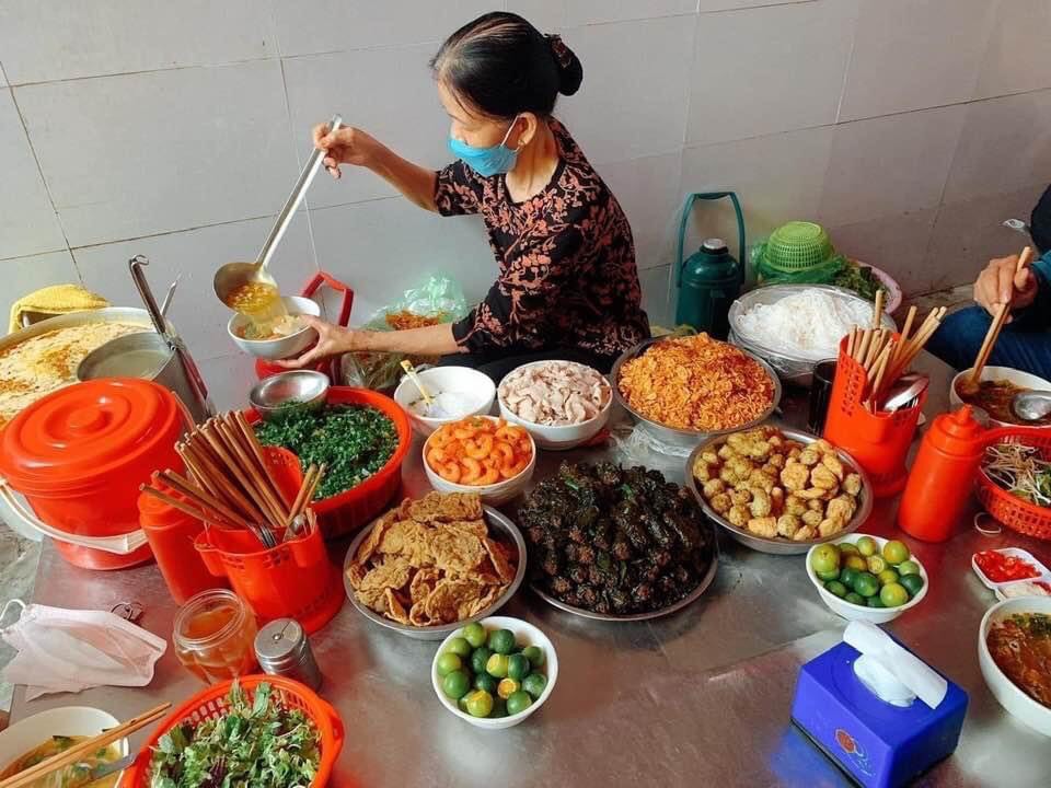 Bánh đa cua của Hải Phòng bất ngờ được cẩm nang ẩm thực đánh giá là món ngon nổi tiếng   - Ảnh 4.