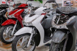 Giá Honda SH125i nửa cuối tháng 7/2023, chênh từ 600 nghìn đồng