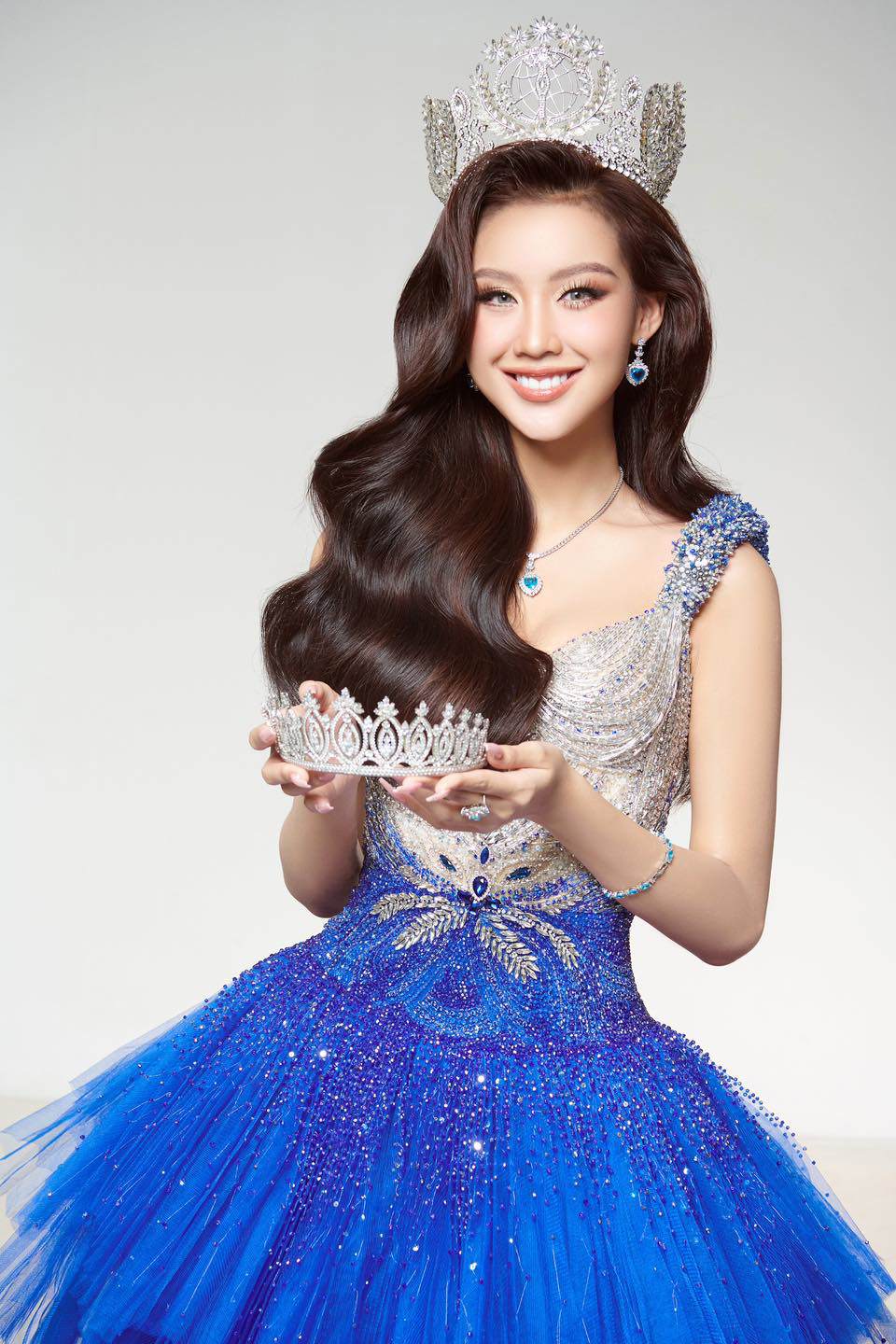 Hoa hậu đẹp nhất thế giới lộng lẫy, lấn át tất cả trên thảm đỏ Miss World Việt Nam 2023 - 7