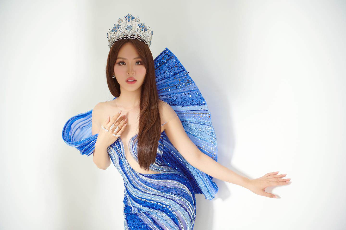 Hoa hậu đẹp nhất thế giới lộng lẫy, lấn át tất cả trên thảm đỏ Miss World Việt Nam 2023 - 6