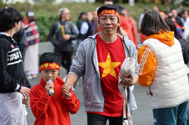 Các CĐV Việt Nam nô nức ùa về sân&nbsp;Eden Park (Auckland)