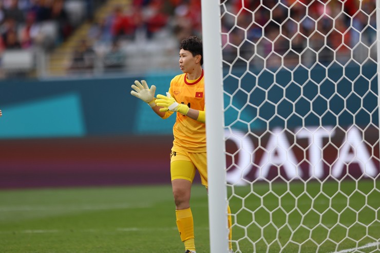 Ngả mũ Kim Thanh cản phá penalty ở World Cup, ĐT nữ Việt Nam kiên cường đấu Mỹ - 4