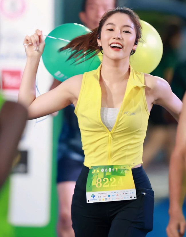 Jirapron Kamonrungsan là một hot-girl chạy bộ nổi tiếng của Thái Lan.
