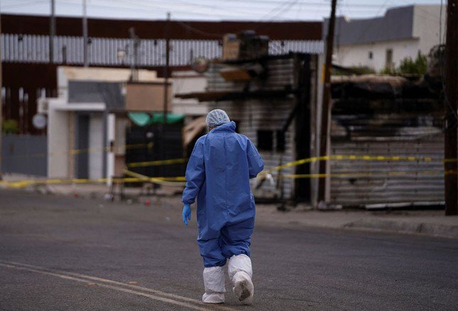 Mexico: Bị đuổi ra khỏi quán bar, nam thanh niên ném bom chai phóng hỏa khiến 11 người chết - 5