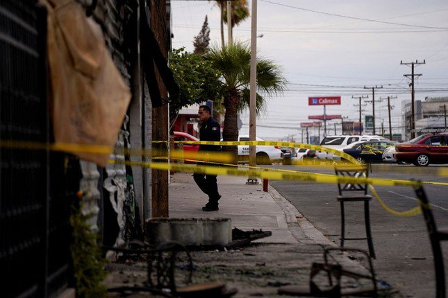 Mexico: Bị đuổi ra khỏi quán bar, nam thanh niên ném bom chai phóng hỏa khiến 11 người chết - 3
