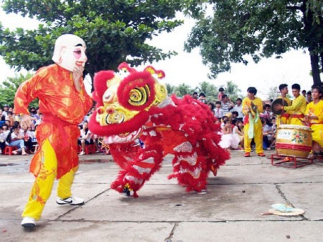 Nam sinh lớp 11 lĩnh án vì chém trọng thương “chú Tễu” đoàn rước kiệu trung thu