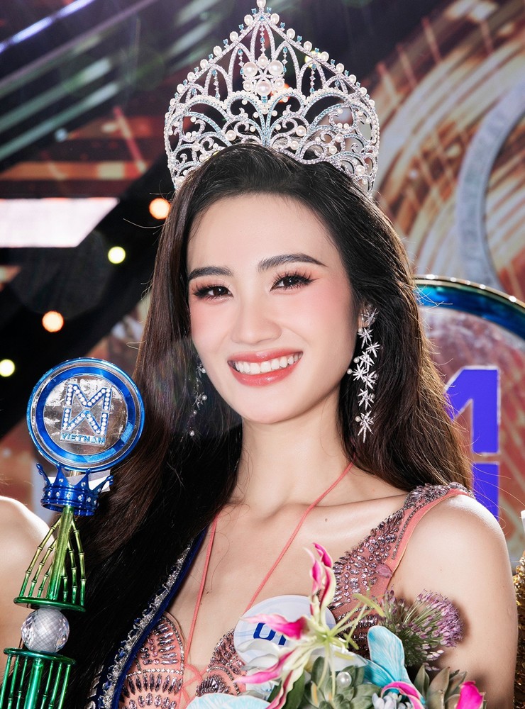 Tân Miss World Vietnam 2023 từng “gây sốt mạng xã hội” nhờ một bức ảnh chụp lén - 3
