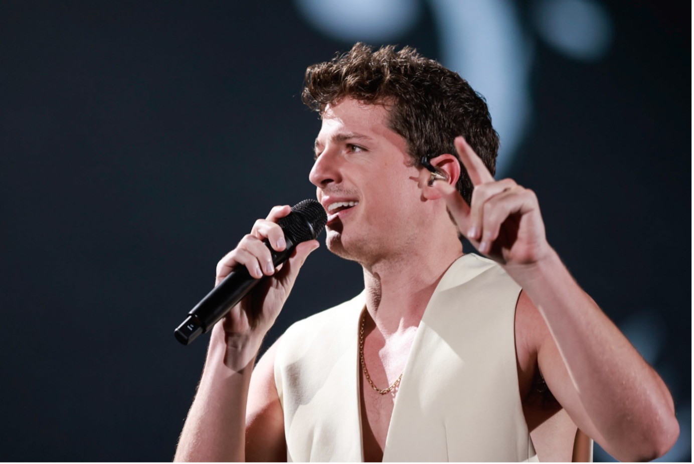 Hơn 8.000 Khán Giả “Cháy” Suốt Hơn 6 Tiếng Cùng Charlie Puth Và Dàn Sao  Việt Tại 8Wonder