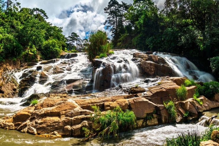 Đà Lạt còn sở hữu&nbsp;các thác nước độc đáo nằm sâu trong núi rừng Tây Nguyên. Ảnh: Leonid Andronov.