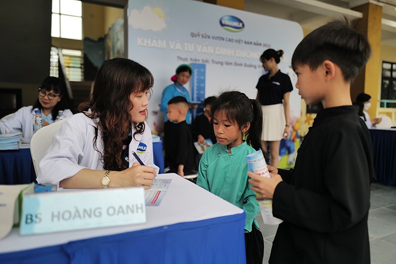 Quỹ sữa Vươn cao Việt Nam 2023: Ngày tựu trường năm nay, hơn một triệu hộp sữa sẽ đón các em quay lại trường - 1