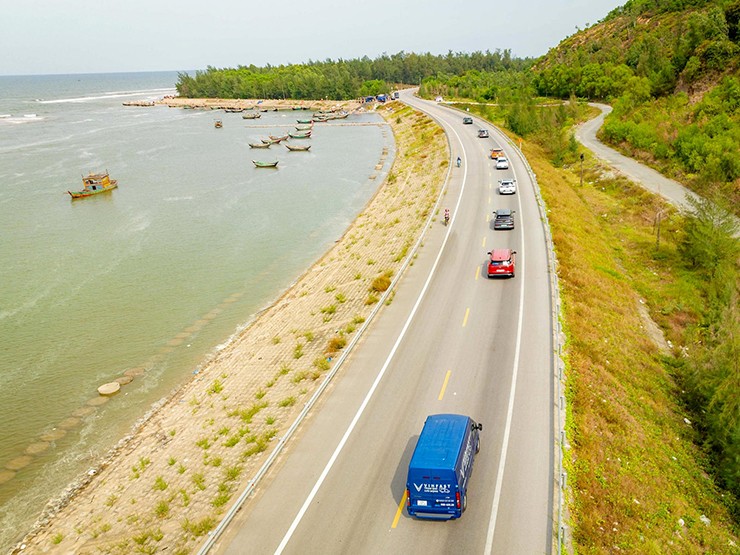 Loạt xe điện VinFast quy tụ lễ hội lớn nhất trong năm ở Nha Trang - 5