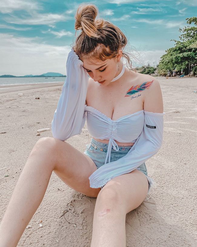 Jessie Vard&nbsp;công khai phẫu thuật thẩm mỹ khiến nhiều người tiếc nuối nhan sắc tự nhiên như thiên thần của cô nàng.&nbsp;
