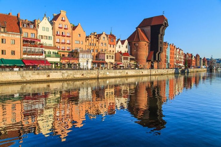 Gdansk, Ba Lan: Đây là nơi những phát súng mở đầu của Thế chiến II được khai hỏa và có một loạt các địa danh đáng chú ý. Ở&nbsp;đây có trung tâm thương mại với rất nhiều cửa hàng bán trang sức đá quý.
