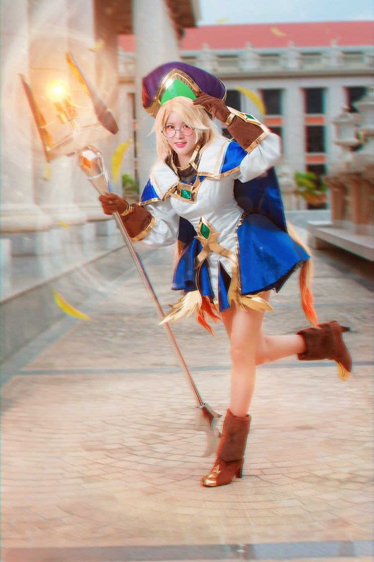 Bộ trang phục cosplay cực chuẩn của nữ tướng Annette dưới màn thể hiện của nữ coser người Thái.